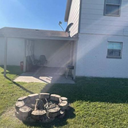 Great Getaway 2 Story Home! Harlingen Tx 外观 照片