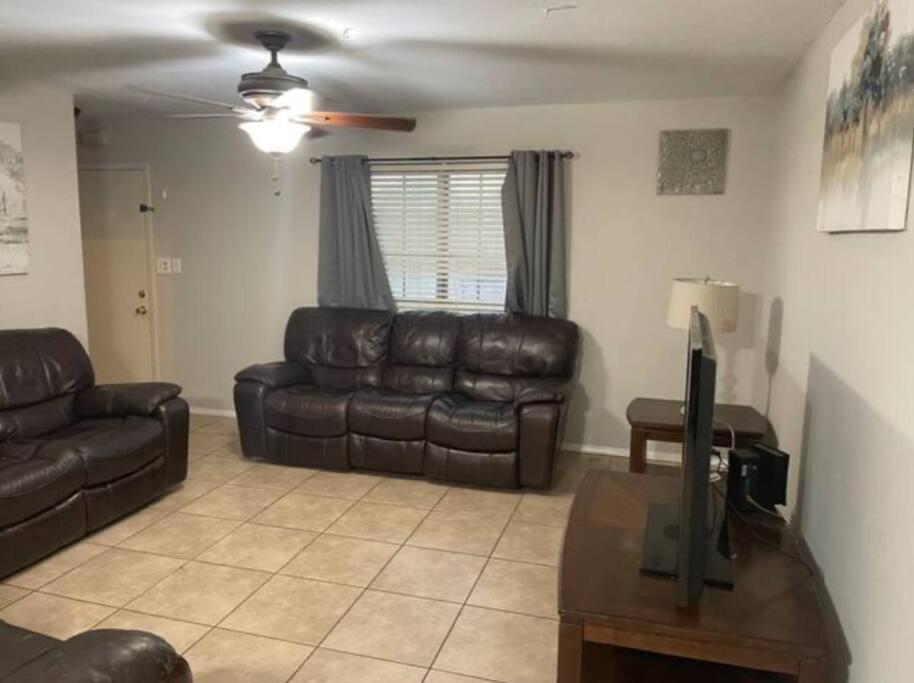 Great Getaway 2 Story Home! Harlingen Tx 外观 照片