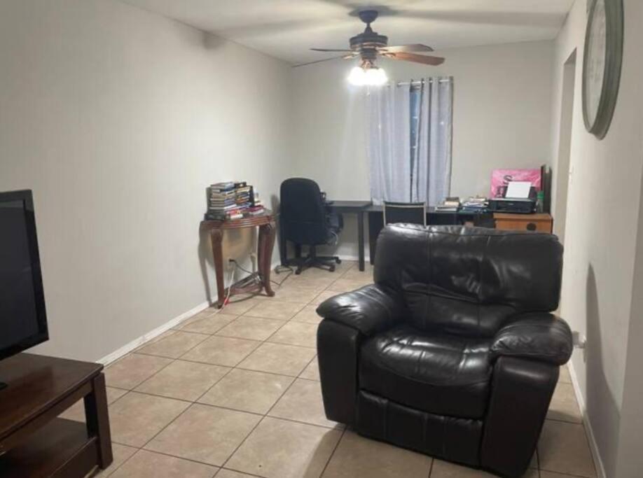 Great Getaway 2 Story Home! Harlingen Tx 外观 照片